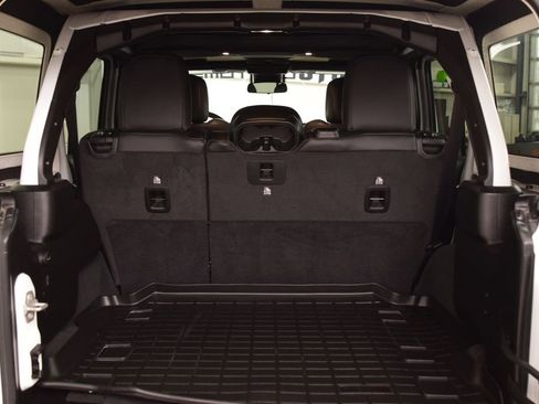 Used 2024 Jeep Wrangler Unlimited Rubicon w/ Capability Package image 23