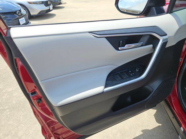 Used 2022 Toyota RAV4 XLE w/ Convenience Package AWD/4WD image 15