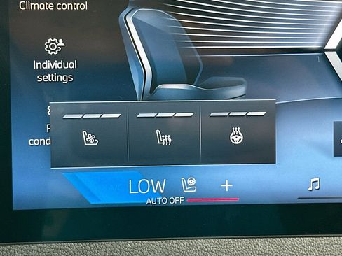 Used 2024 BMW iX xDrive50 w/ Premium Package AWD/4WD image 21