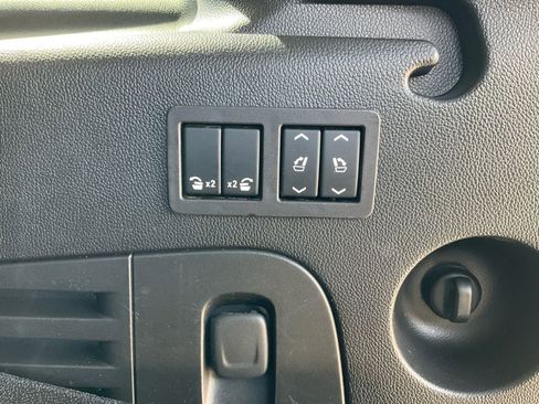 Used 2017 Chevrolet Suburban Premier AWD/4WD image 22