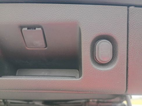 Used 2020 GMC Yukon XL SLT image 11