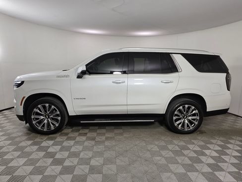 Used 2025 Chevrolet Tahoe High Country AWD/4WD image 4