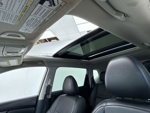 Used 2017 Nissan Rogue SL w/ SL Premium Package image 39