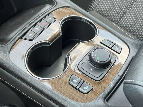 Used 2023 GMC Acadia SLE w/ Driver Convenience Package FWD image 32