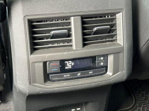 Used 2023 Volkswagen Atlas SE image 14