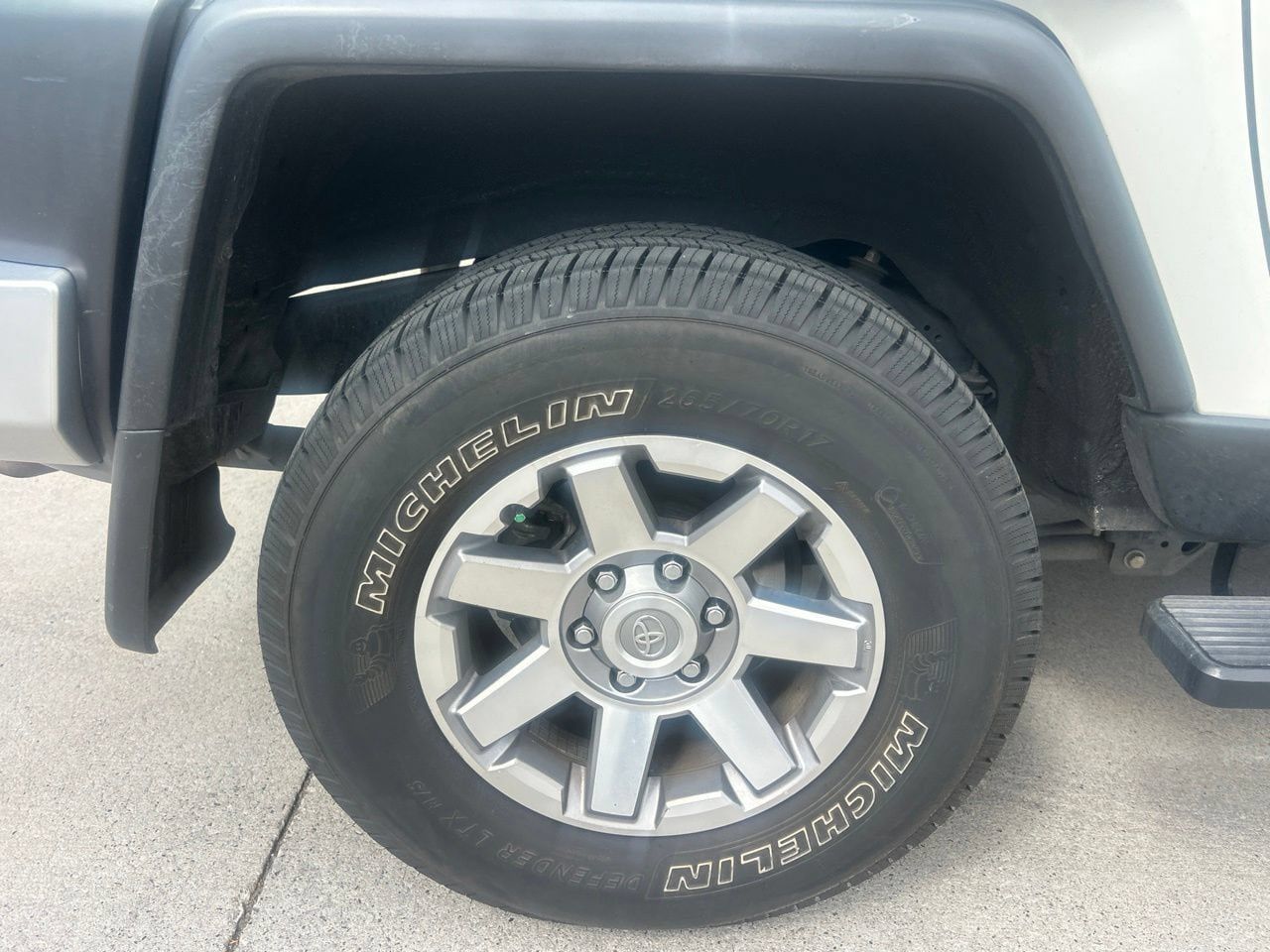 Used 2014 Toyota FJ Cruiser 4WD w/ Upgrade Package image 2
