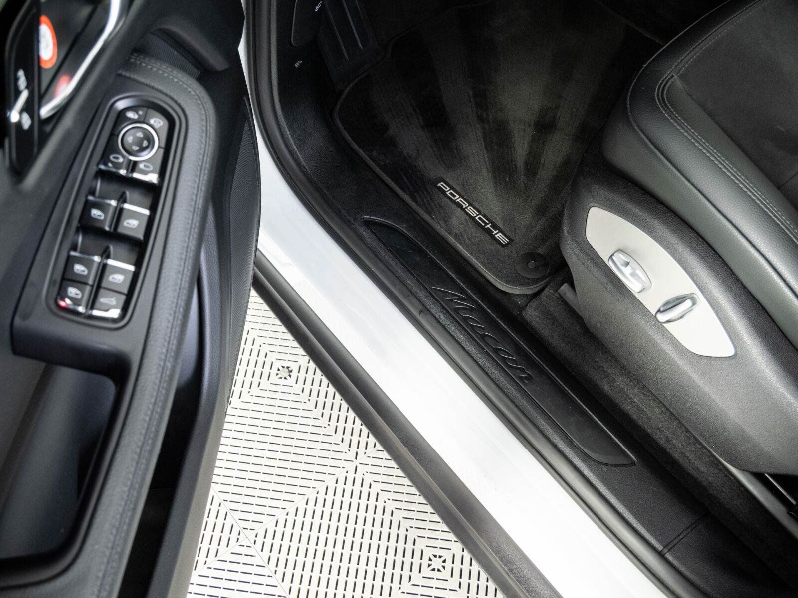 Used 2021 Porsche Macan AWD/4WD image 7