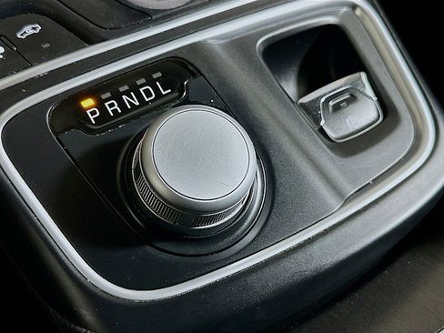 Used 2016 Chrysler 200 Limited image 17