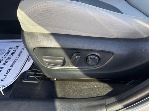 Used 2022 Toyota RAV4 XLE w/ Convenience Package image 7