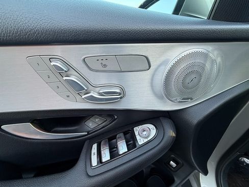 Used 2019 Mercedes-Benz GLC 300 w/ Premium Package image 18