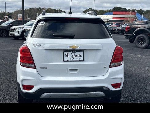 Used 2017 Chevrolet Trax LT w/ LT Convenience Package image 6