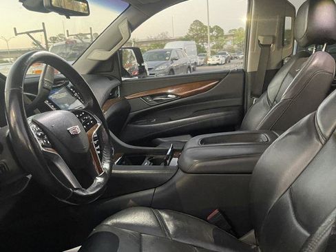 Used 2020 Cadillac Escalade ESV Luxury image 5