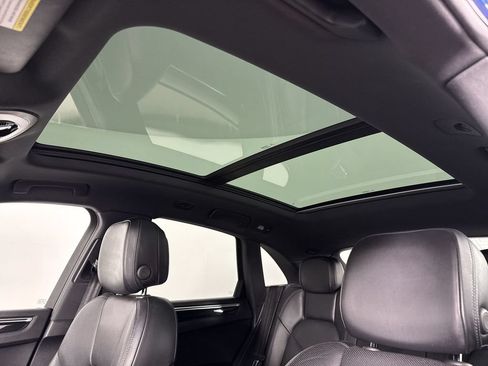 Certified 2018 Porsche Macan AWD/4WD image 42