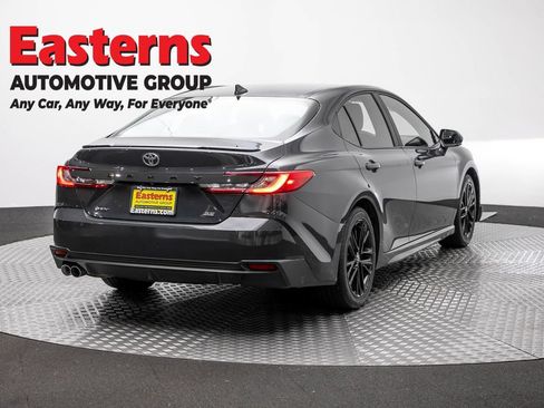 Used 2025 Toyota Camry SE FWD image 5