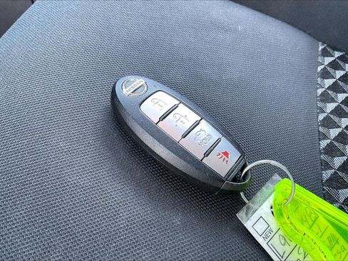 Used 2021 Nissan Versa S FWD image 11