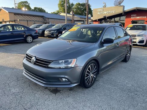 Used 2016 Volkswagen Jetta Sport FWD image 2