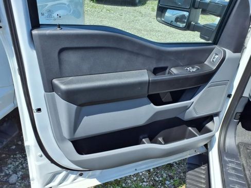 New 2023 Ford F250 XL w/ XL Chrome Package image 9