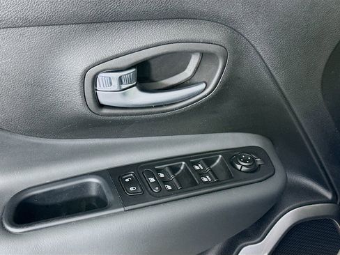 Used 2022 Jeep Renegade Latitude image 27