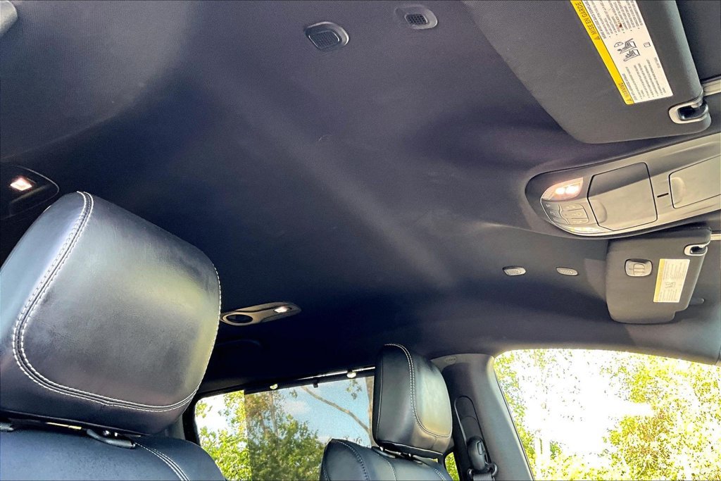 Used 2025 Chrysler Pacifica Select FWD image 21