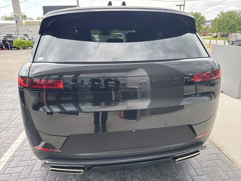 Used 2025 Land Rover Range Rover Sport SE AWD/4WD image 5