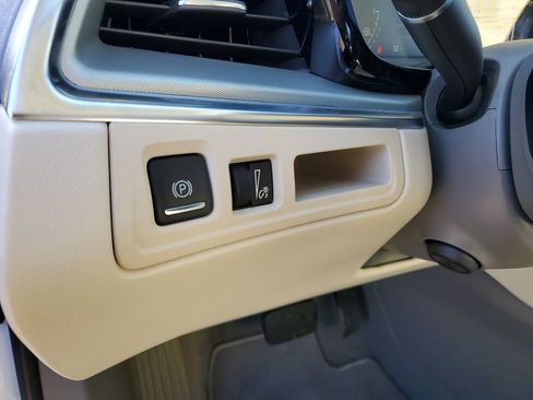 Used 2023 Cadillac XT5 Premium Luxury image 9