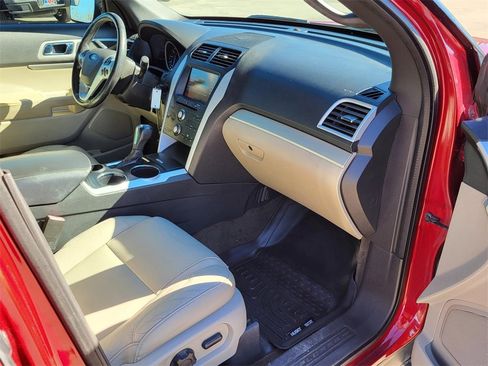 Used 2013 Ford Explorer XLT image 9
