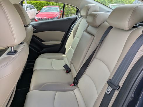 Used 2018 MAZDA MAZDA3 Touring FWD image 12