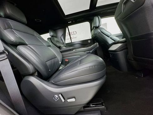 New 2026 Lincoln Navigator Reserve w/ Jet Appearance Package AWD/4WD image 31