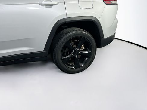 Used 2023 Jeep Grand Cherokee Altitude AWD/4WD image 29