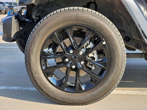 New 2022 Jeep Wrangler Unlimited Sahara image 9