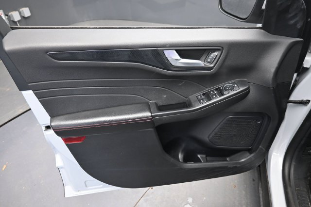 Used 2025 Ford Escape ST-Line Select AWD/4WD image 14