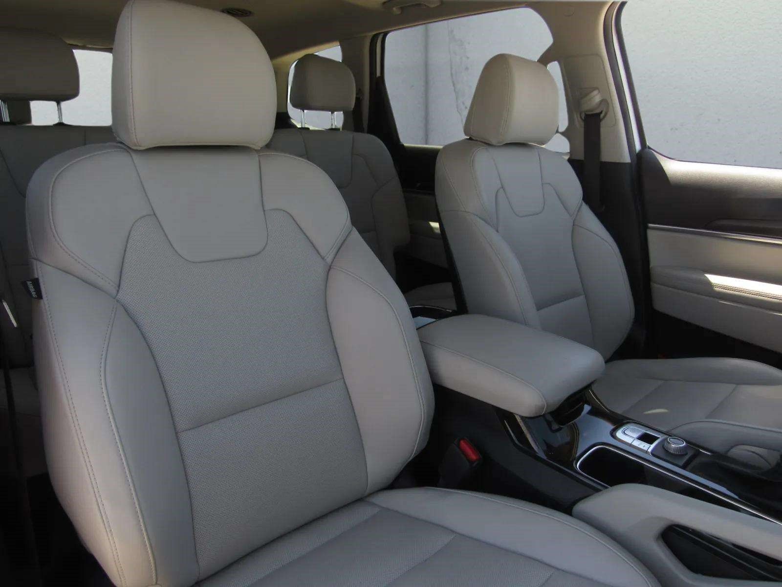 Used 2024 Kia Telluride S w/ S Sunroof Package FWD image 11