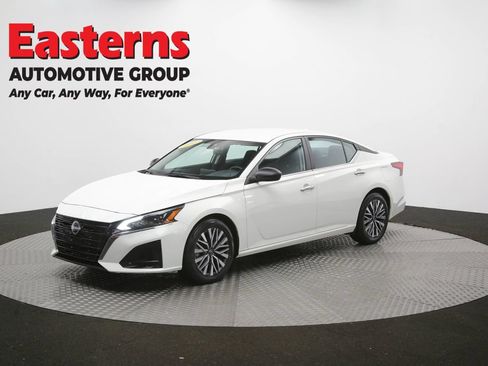 Used 2025 Nissan Altima 2.5 SV FWD image 55
