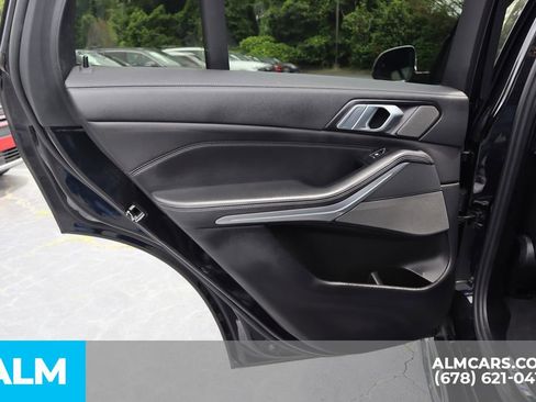 Used 2022 BMW X5 M50i image 19