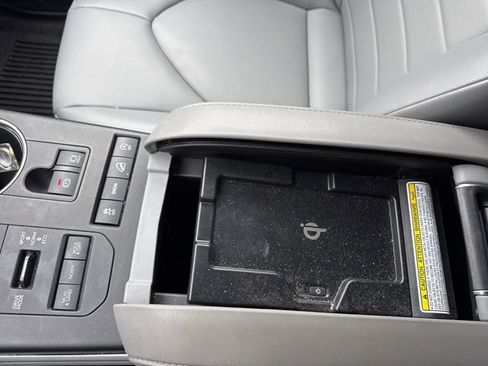 Used 2022 Toyota Highlander XLE image 18