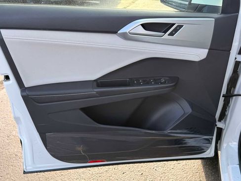 New 2026 Volkswagen Taos SE AWD/4WD image 6