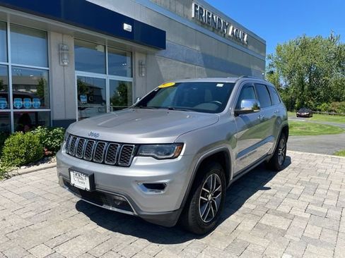 Used 2017 Jeep Grand Cherokee Limited w/ Luxury Group II AWD/4WD image 2
