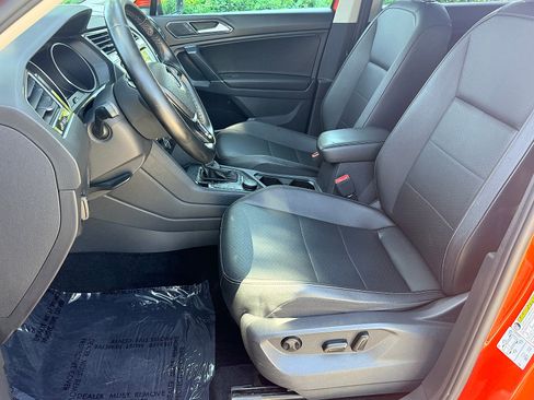 Used 2018 Volkswagen Tiguan SE AWD/4WD image 28