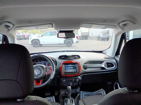 Used 2021 Jeep Renegade Latitude w/ Convenience Group AWD/4WD image 7