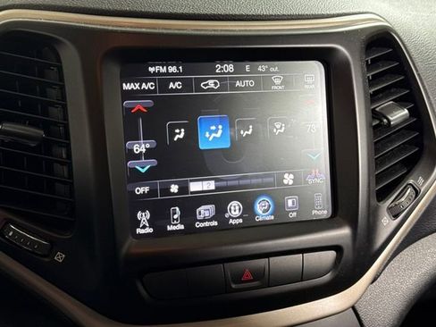 Used 2015 Jeep Cherokee Latitude w/ Comfort/Convenience Group image 23