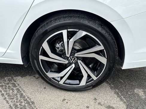 Certified 2025 Volkswagen Jetta SEL image 10