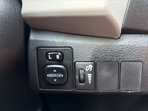 Used 2015 Toyota Corolla LE FWD image 18