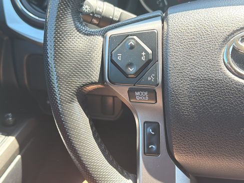 Used 2021 Toyota Tacoma SR5 AWD/4WD image 19