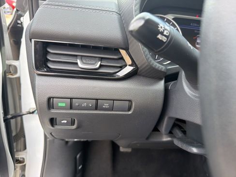 Used 2024 Nissan Sentra SV FWD image 27