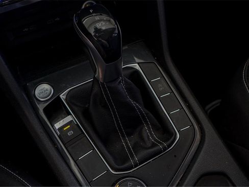 Used 2022 Volkswagen Tiguan SE image 14