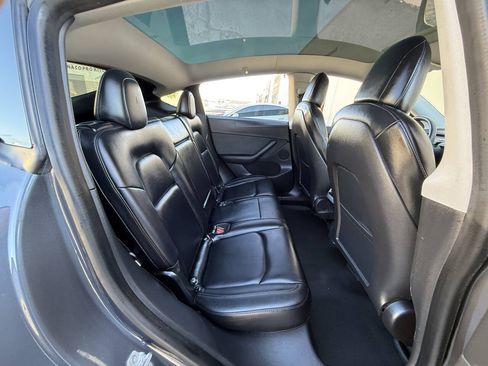 Used 2021 Tesla Model Y Long Range AWD/4WD image 26