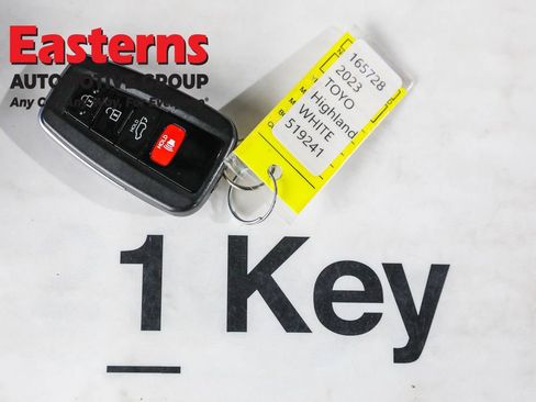 Used 2023 Toyota Highlander LE image 24