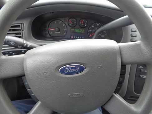 Used 2004 Ford Taurus LX image 30