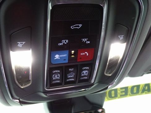 Certified 2023 Jeep Grand Cherokee 4WD 4xe w/ Luxury Tech Group II image 17