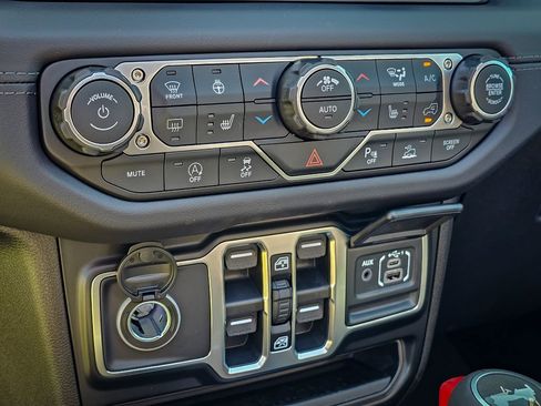 New 2026 Jeep Wrangler Unlimited Sahara AWD/4WD image 24
